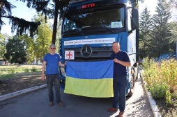Bocholt ondernemer en chauffeur van het huidige hulptransport, Peter Velken (links), met burgemeester van Verkhniodniprovsk Gennadiy Lebid (rechts). Bocholt ondernemer en chauffeur van het huidige hulptransport, Peter Velken (links), met burgemeester van Verkhniodniprovsk Gennadiy Lebid (rechts).