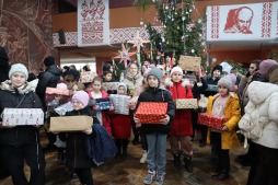  Ook vorig jaar waren veel kinderen uit de Oekraïense stad Verkhniodniprovsk blij met de cadeaus van Bocholt.  