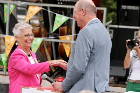 Elisabeth Kroesen en Ted Kok zetten de waterfuncties in beweging