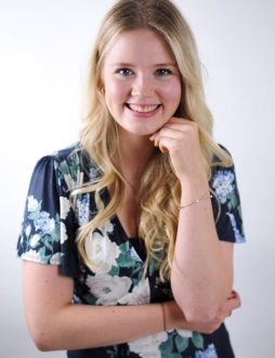 Lea Ehling Personaltrainerin , psychologische Beraterin Lea Ehling, Personaltrainerin und psychologische Beraterin, gibt jungen Frauen Tipps, den eigenen Lebensweg zu gehen.