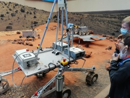  25 Kinder- und Jugendliche der JUNGE UNI Bocholt auf Besuch im Weltraumforschungszentrum ESA in Noordwijk (NL).  