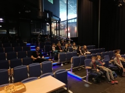  25 Studierende der JUNGE UNI Bocholt auf Entdeckungstour im ESA-Weltraumforschungszentrum Noordwijk (NL). 
