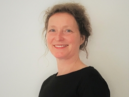 Actrice en theaterdocente Simone Silberzahn Tweedaagse dansworkshop voor jongeren in het kader van het programma 'Kulturrucksack NRW'