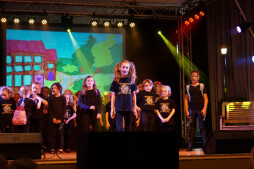  De kindermuziekgroep van de Muziekschool Bocholt-Isselburg treedt op in Ahaus. 