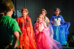  Dit jaar voert de musicalgroep van de muziekschool het toneelstuk 'WIMBA' op. 