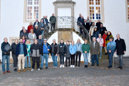 Symposium Riga Bocholts Kulturmanager Oliver Brenn (Treppe rechts mittig, heller Mantel) war für die Stadt Bocholt beim Treffen der Mitgliedsstädte, die dem Riga-Komitee angehören, dabei.