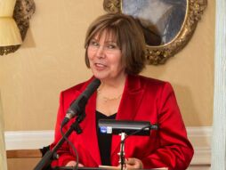 Anne Zorn Anne E. Zorn leest teksten van Goehte tot Kaléko in LernWerk.