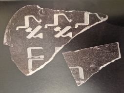 Moderne tijden: tentoonstelling van het stadsmuseum Bocholt Het gebroken decaloogtablet uit de verwoeste synagoge in Bocholt is te zien als onderdeel van de tentoonstelling \
