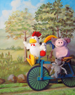 Poppenkast \ Haan, varken en muis zitten samen op een fiets, weilanden en bomen op de achtergrond