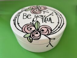Op 15 oktober vindt er een creatieve workshop plaats in het Diamal Ceramic Café In het café kun je verschillende keramische voorwerpen beschilderen