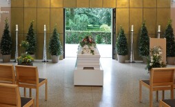 Bocholt begrafenis kist Kist voor demonstratiedoeleinden in het uitvaartcentrum van Bocholt.