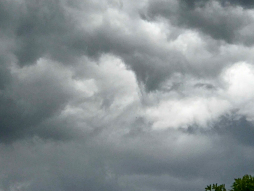 Weer: Donkere stormwolken