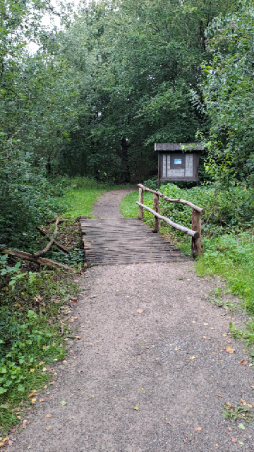  Vandalismeschade aan de houten bruggen in het gemeentebos van Bocholt 