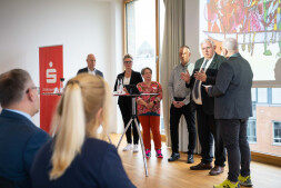  Karl-Josef Laumann (2e van rechts), minister van Volksgezondheid van NRW, bespreekt het thema zorg met deskundigen van Bocholt. 
