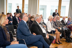  NRW-minister van Volksgezondheid Karl-Josef Laumann (r.) en burgemeester Thomas Kerkhoff bij de discussiebijeenkomst over \