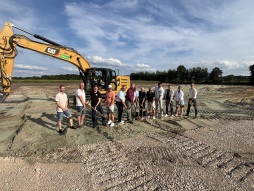 De symbolische openingsceremonie voor het nieuwe plein in Barlo heeft nu plaatsgevonden De symbolische openingsceremonie voor het nieuwe plein in Barlo heeft nu plaatsgevonden