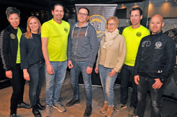  De organisatie van de Bocholt City Run is in nieuwe handen overgegaan (van links naar rechts): Veronika Ridder, Kathrin Kosthorst, Andreas Stockhausen, de voormalige verantwoordelijken Ullrich Kuhlmann en Maria Rickert, Frederik Robert, Andreas Bolte. Rita Möllmann en Heiko Stoß ontbreken op de foto. 