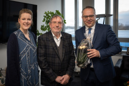  Deze week werd afscheid genomen van Dr. Michael Adam door burgemeester Thomas Kerkhoff en Lisa Knuf (Burgemeesterskantoor). 