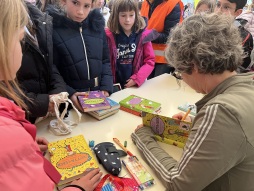  Kinderboekenschrijfster Alice Pantermüller inspireerde kinderen in de stadsbibliotheek 