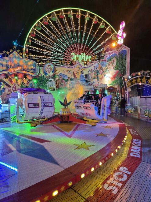 251019_Kermis van Bocholt 2025_Shake Roll_Jupiter-reuzenrad_Foto_Stadtmarketing Bocholt 251019_Kermis van Bocholt 2025_Shake Roll_Jupiter-reuzenrad_Foto_Stadsmarketing Bocholt