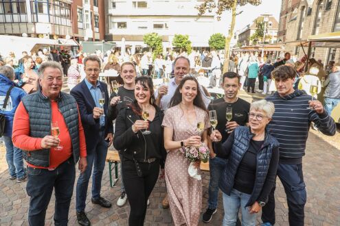 230723 Wijnfeest_Bocholt_Wijn_Koningin_Sabrina_2023_Wijnboer_Foto_Sven_Betz-1