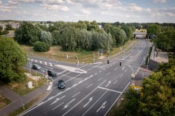  Dankzij nieuwe verkeerslichten en een verbeterde verkeersgeleiding zijn de verkeersstromen op de Mussumer Ringstrasse (hier kijkend naar het zuiden) beter onder controle. 