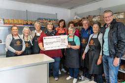  Das Team der Bocholter Tafel freut sich über die Spende des Entsorgungs- und Servicebetriebs. 