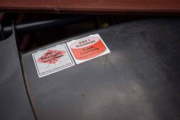 De 240-liter restafvalbak krijgt ook een nieuwe sticker (rechts) De 240-liter restafvalbak krijgt ook een nieuwe sticker (rechts)