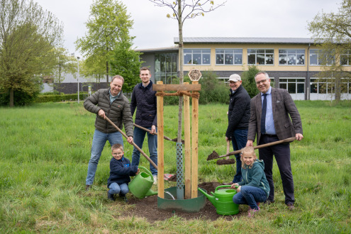 Gezamenlijke plantactie langs de jaarlijkse bomenroute 2025