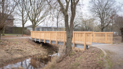 De nieuwe 'TuB brug' De 'TuB brug' is officieel weer begaanbaar na de nieuwe constructie.