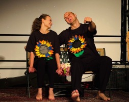 Tanztheater 'Unser Weg' Karyna und Dmytro Borodii sind zwei in Bocholt aktive Schauspiel- und Tanzprofis. Gemeinsam leiten sie kreative Projekte, Kurse und Theateraufführungen in der Region